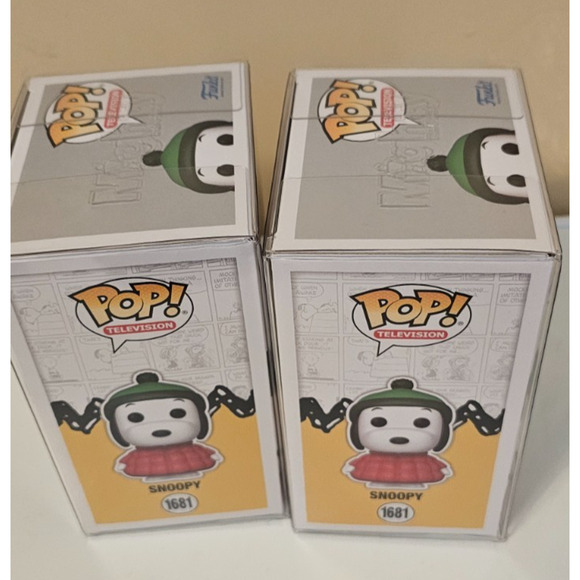 Funko Pop! Peanuts: SNOOPY in Blue (CHASE) and Red Coat Bundle #1681 +Protector - Picture 4 of 5